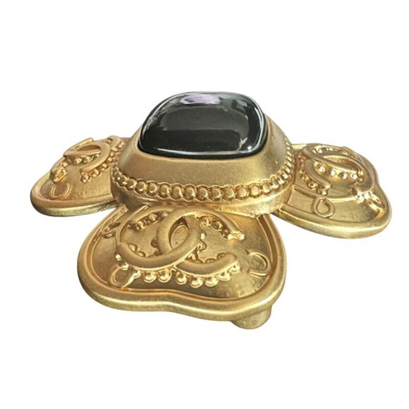 Chanel Gold Clover Onyx Brooch Autumn/Pre-Fall 2023 (CCXX012) - Picture 2 of 5